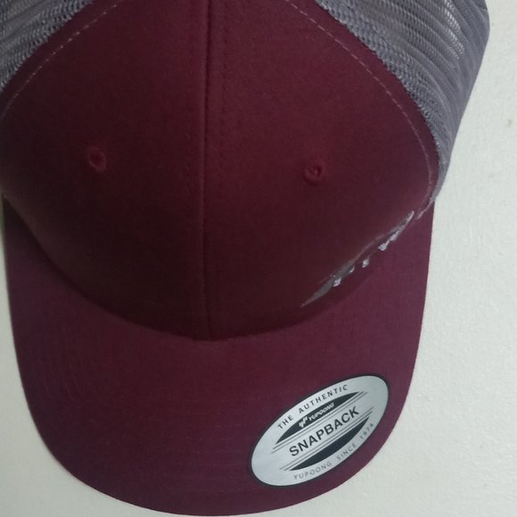 The Classics Yupoong Authentic Snapback Hawaii Trucker Baseball Hat Cap New - Picture 1 of 5